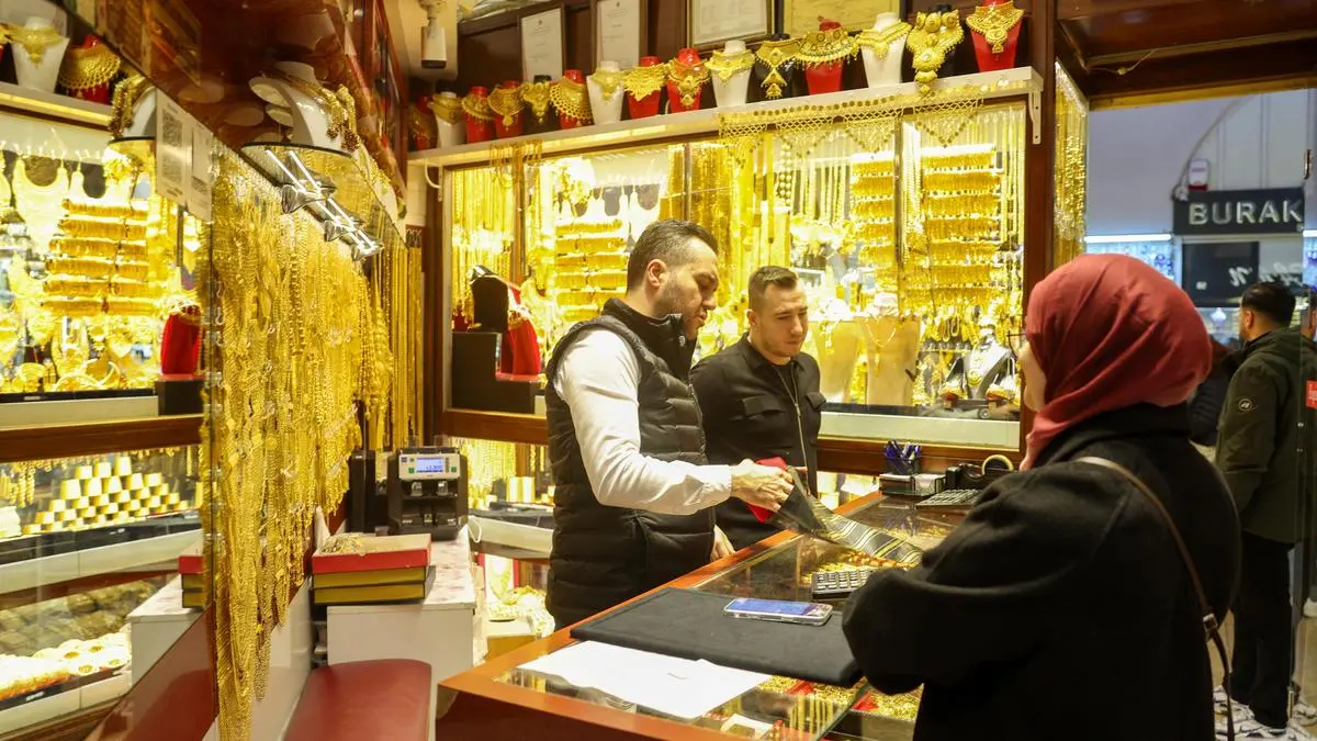 Gold prices fall on March 30; check rates in Chennai, Ahmedabad, Mumbai, Kolkata, Bengaluru, Delhi