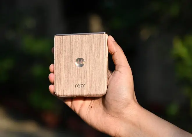 For Technofile : Moto Razr 60 Ultra.
Photo : Bijoy Ghosh
To go with Mahananda's review