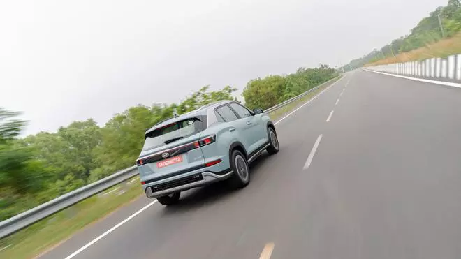 The rear now gets a pixelated LED reverse lamp while the presence of a new ‘Electric’ badge does the heavy lifting of differentiating the car