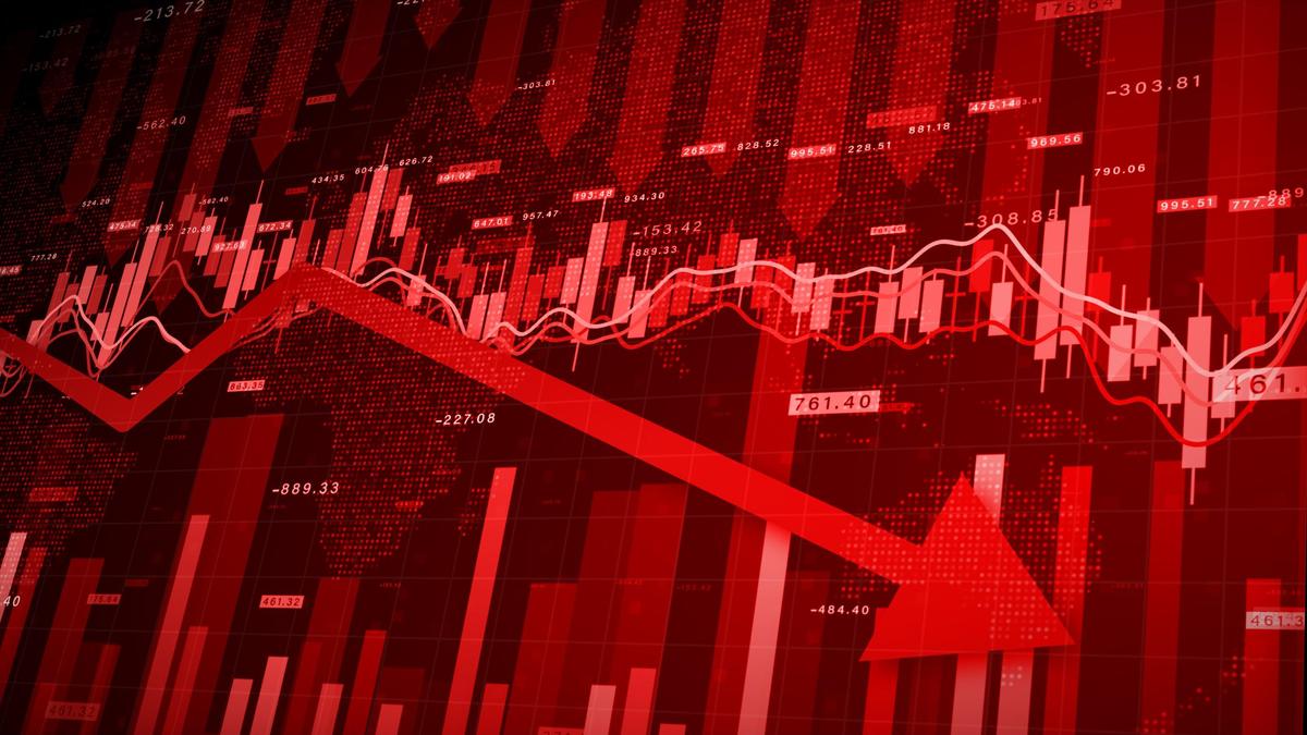 Banking stocks, IT drag Nifty below 24,000; M&M, Hindalco buck trend