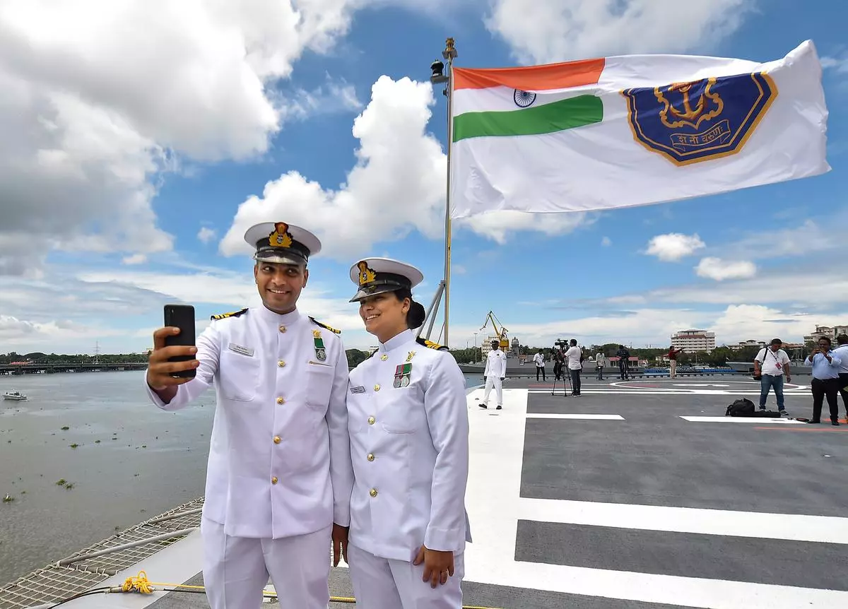 Navy gets new ensign bereft of colonial past but has Shivaji