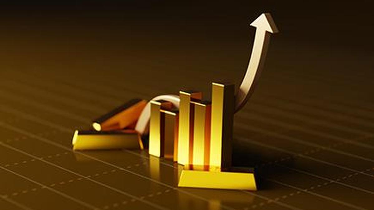 Gold gains by ₹962 per 10 grams to ₹126,081 on global cues