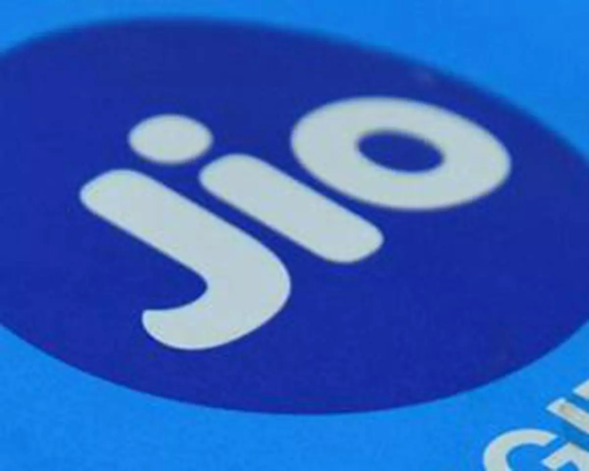 Reliance Jio strategically bought more spectrum than it did in service areas in order to ensure that only 40 per cent of mid-band spectrum bought by Bharti Airtel was clean. 