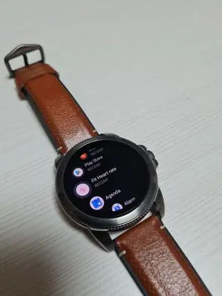 Fossil smartwatch battery store saver