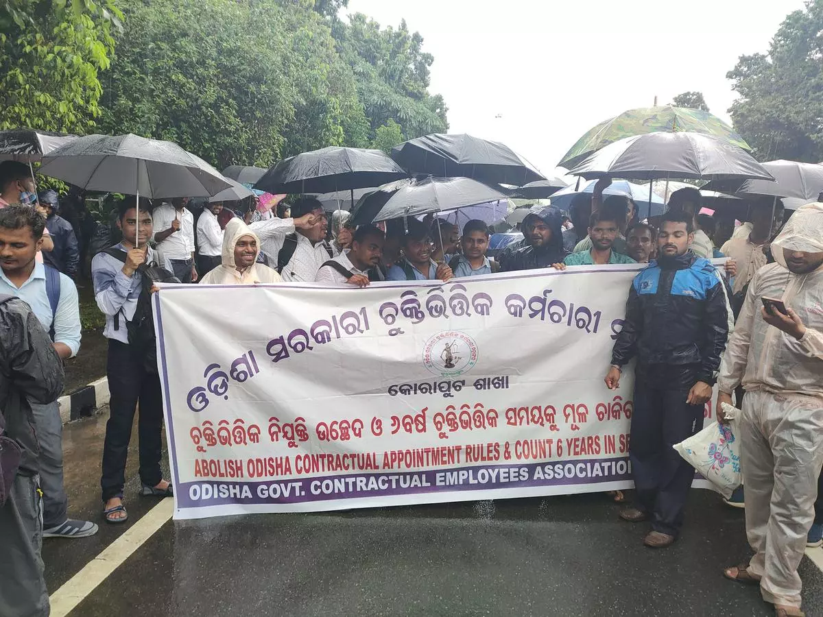 Workers protest against the contractual system