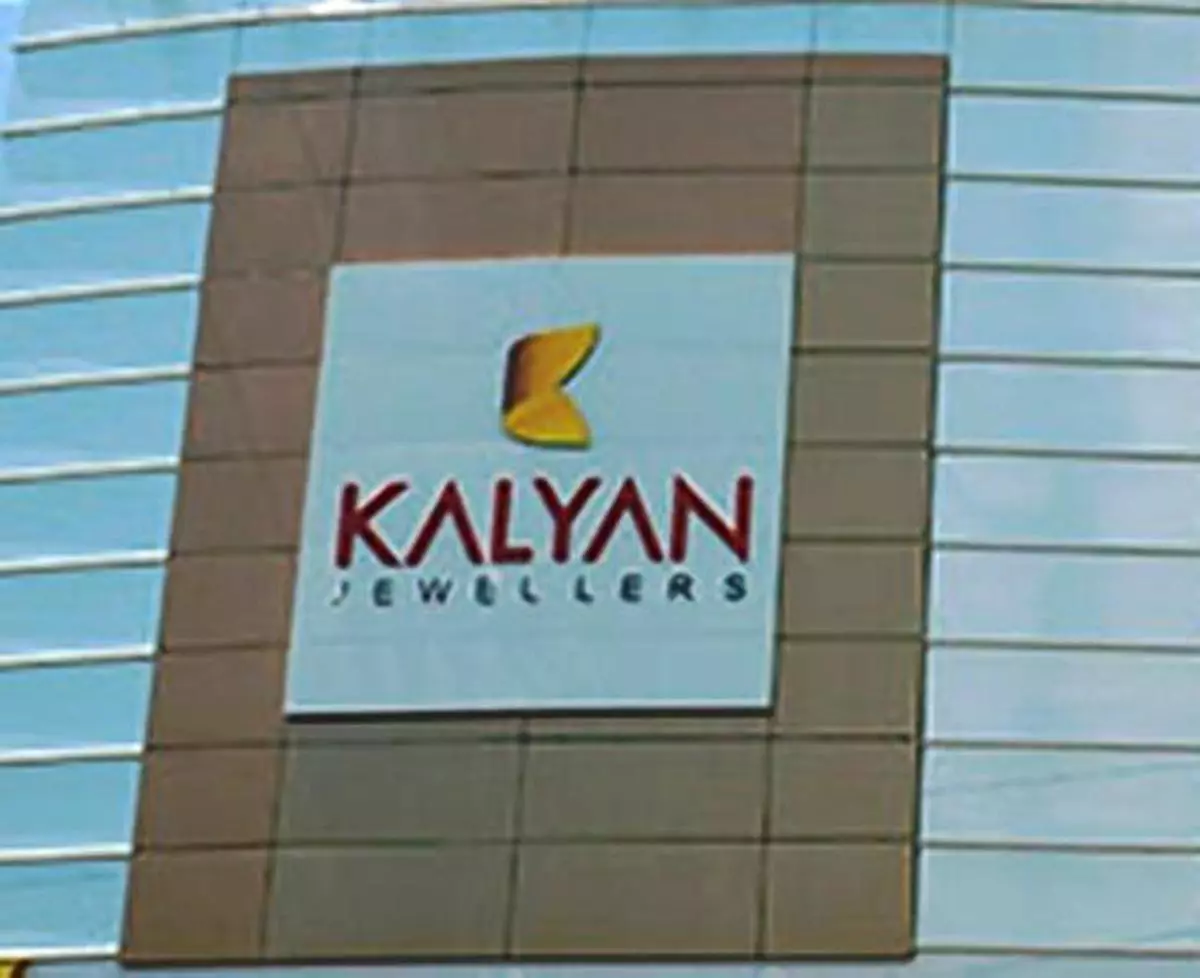 CHENNAI:TAMILNADU:18/08/2015: Launch Of Kalyan Jewellers In Adayar..on Tuesday . Photo: M_PRABHU சென்னை: தமிழ்நாடு: 18-08-2015: கல்யாண் ஜீவல்லர்ஸ் அடையாறு கடையின் பிரம்மாண்டமான தோற்றம். படம். ம.பிரபு