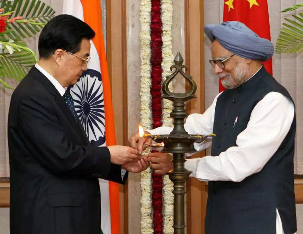 Prime Minister Manmohan Singh and Chinese President Hu Jintao light a lamp to launch India China Friendship and Cooperation year. (FIle photo)