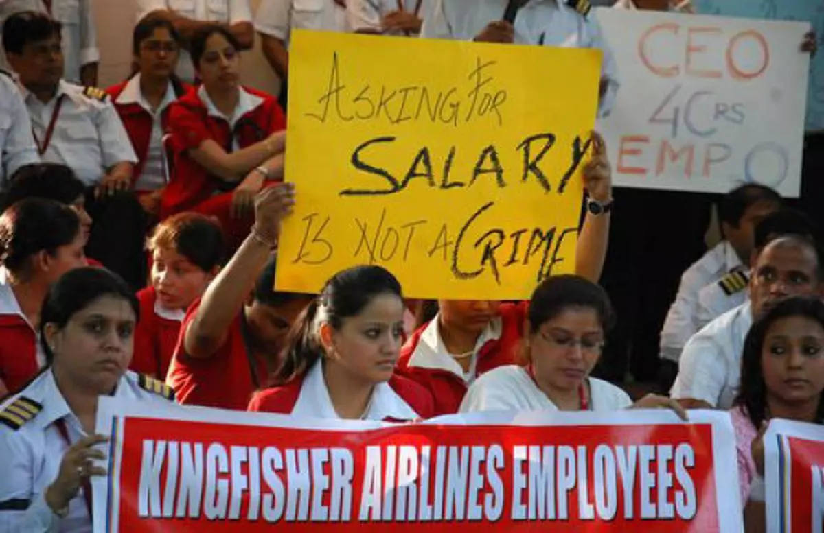 As Vijay Mallya expressed inability to pay salary arrears, the employees of Kingfisher Airlines, who were on a hunger strike, called it off this evening.