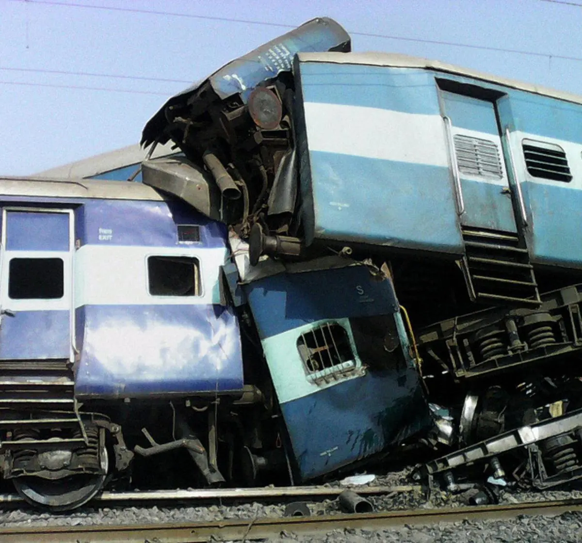 Mangala Express derails near Nashik; 3 dead, 37 injured - The Hindu  BusinessLine