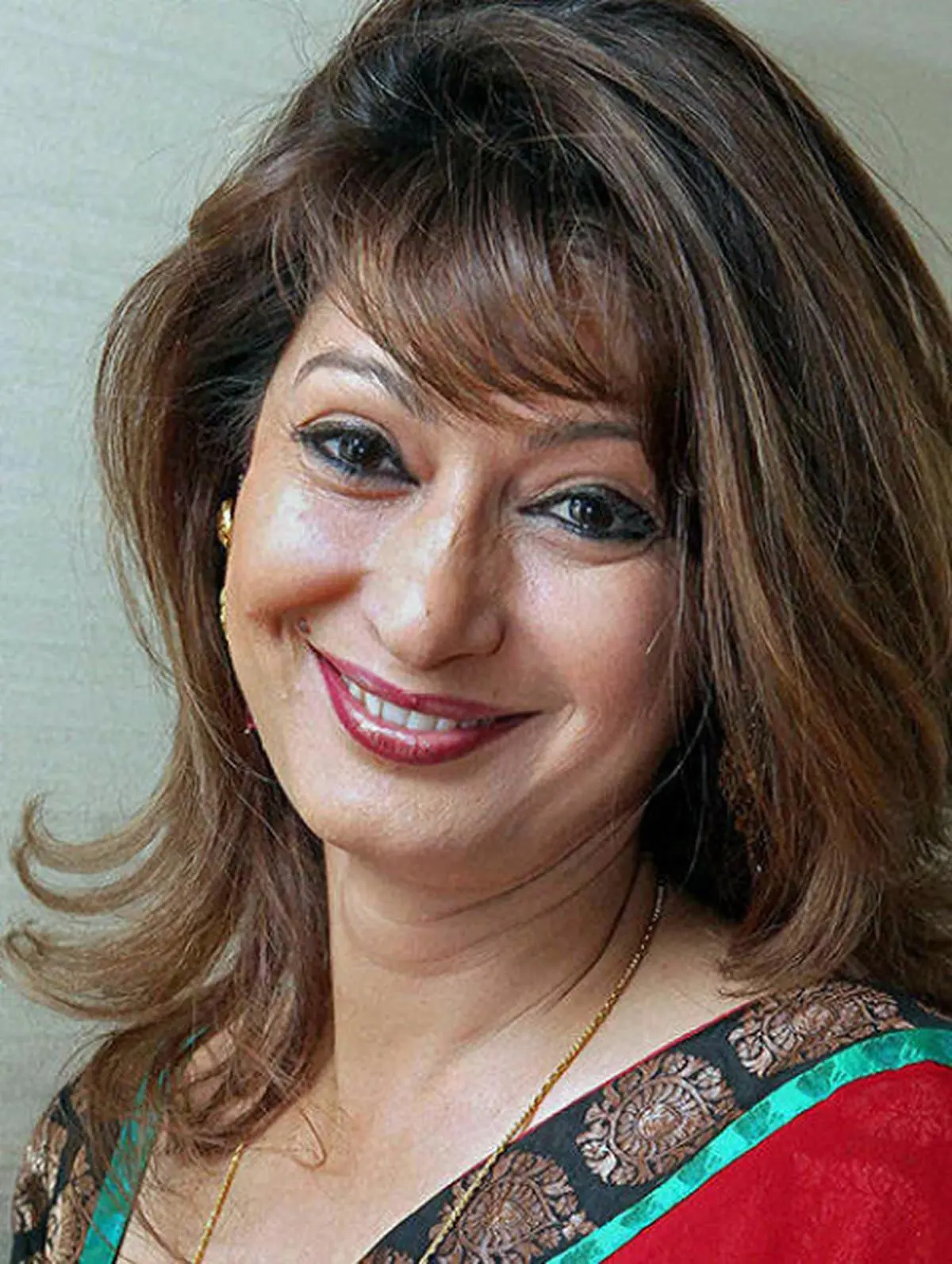 Суна селен. Julia Pushkar. Sunanda Tharoor.