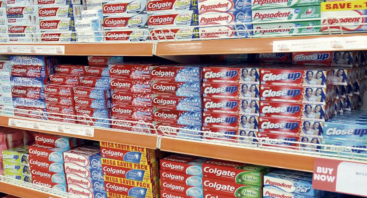 comparison between colgate and pepsodent