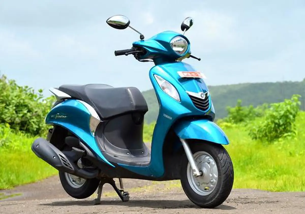 Yamaha passion best sale scooty price