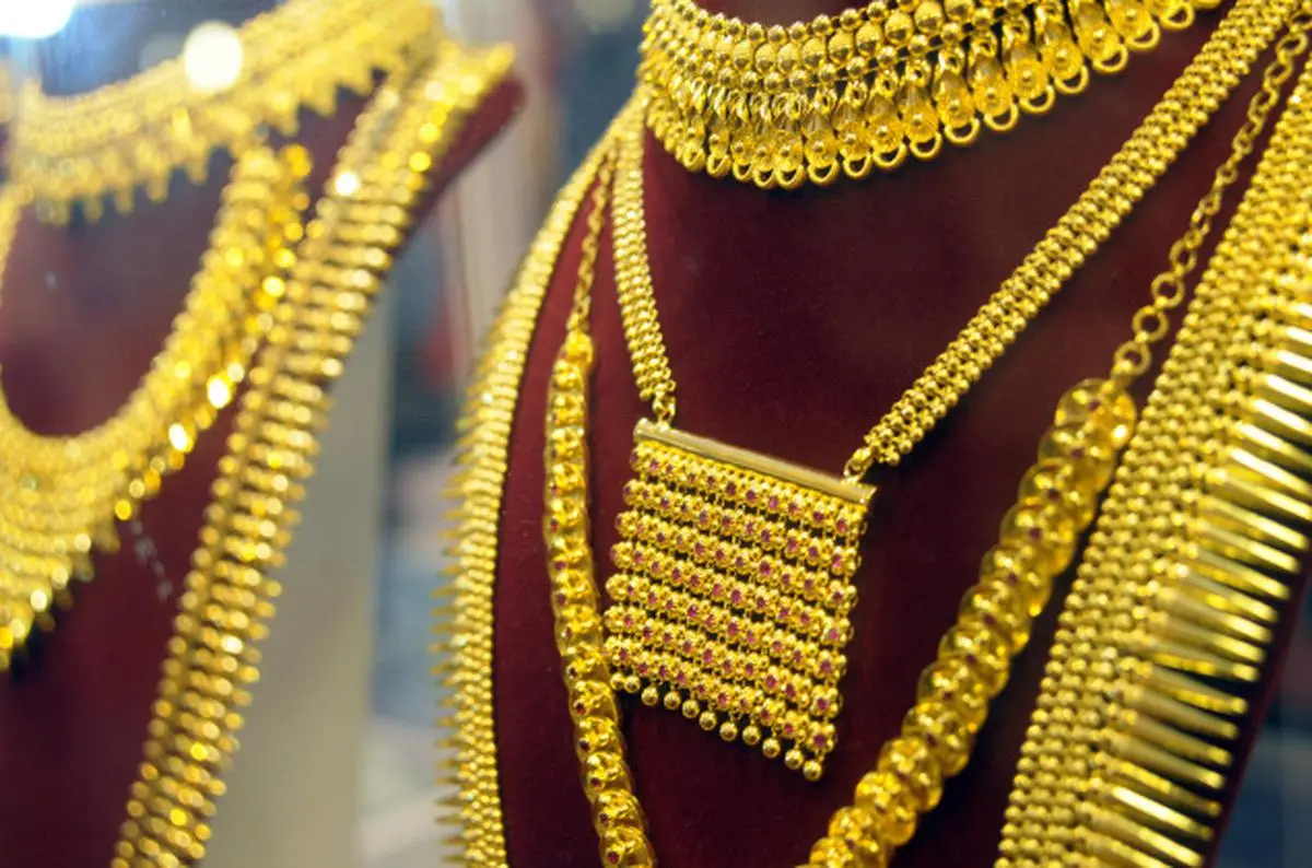 Gold necklace within deals 2 lakhs