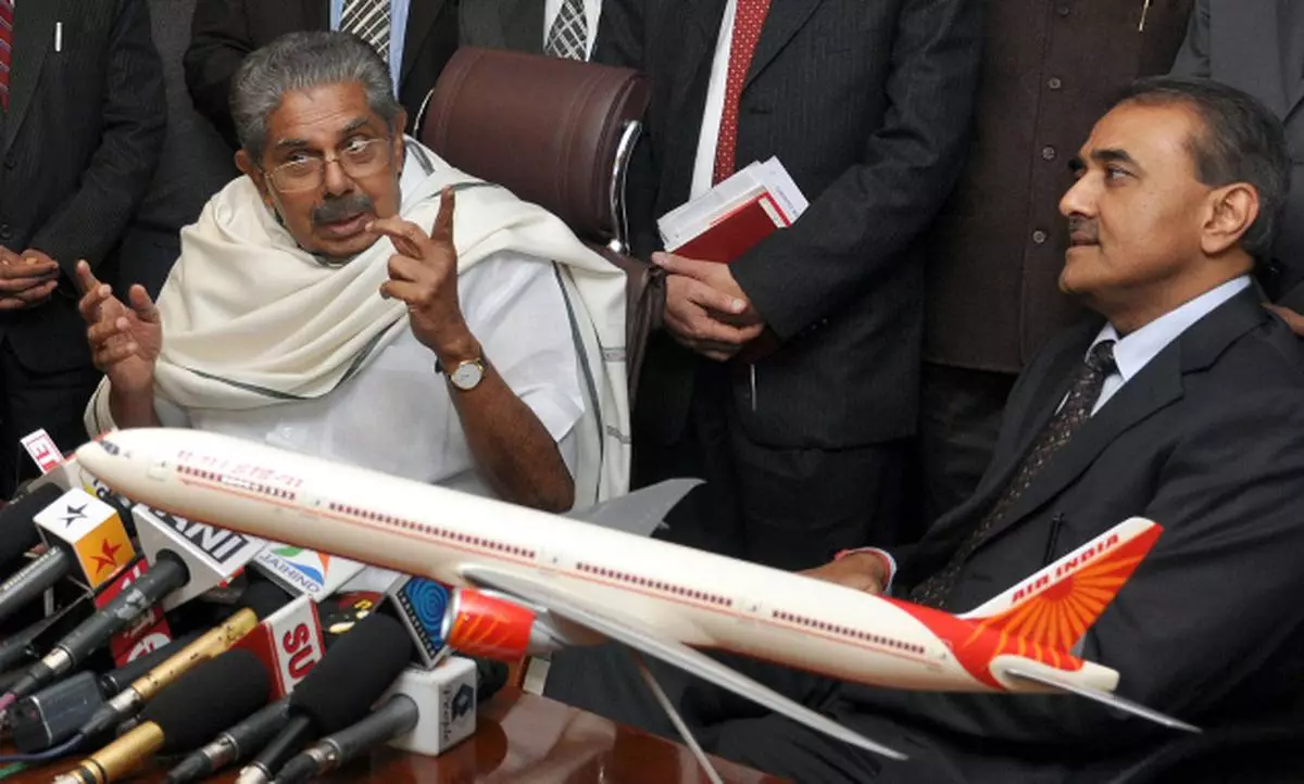 B:LINE:New Civil Aviation Minister, Mr. Vayalar Ravi with Former Civil Aviation Minister, Mr. Praful Patel while assumes charge, in the Capital on 20-1-11. Pic-Ramesh Sharma