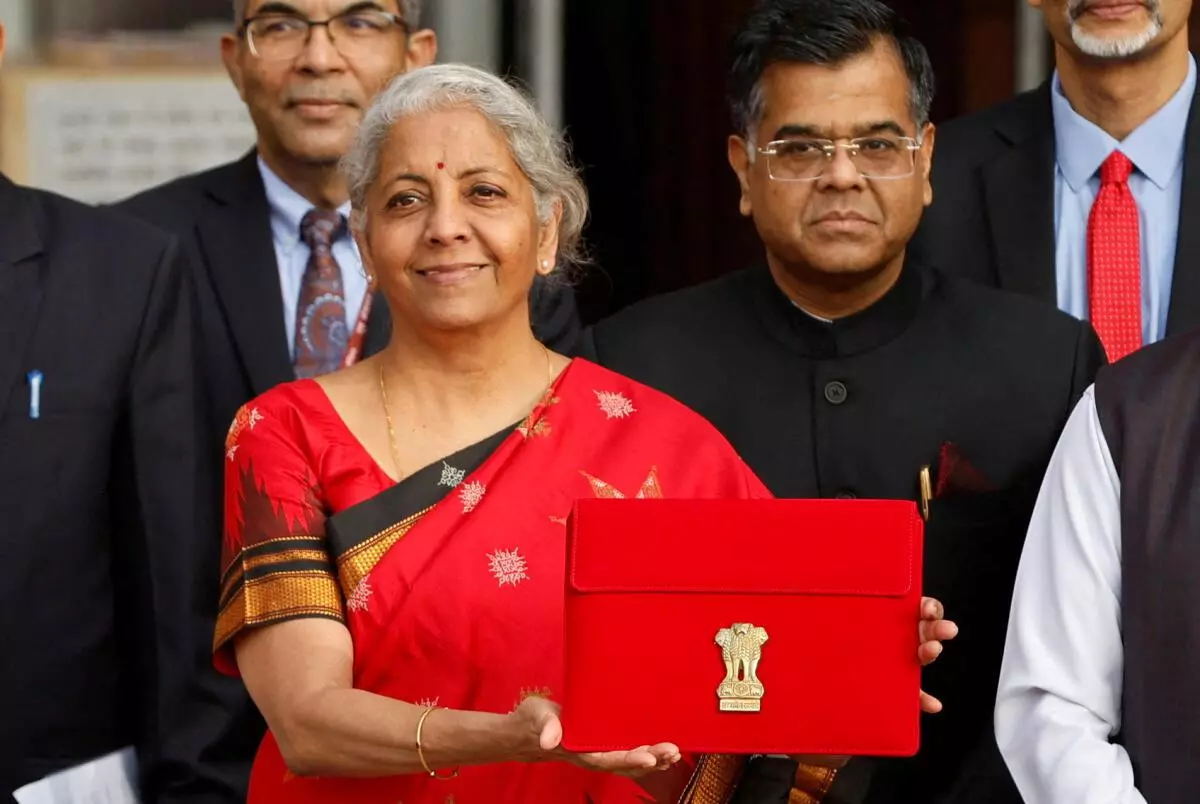  Finance Minister Nirmala Sitharaman holds up a folder with the Government of India’s logo as she leaves her office to present the federal budget in the parliament, in New Delhi, India, February 1, 2023. REUTERS/