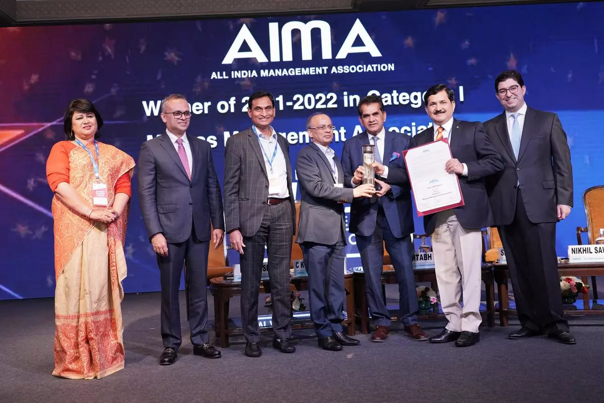 The AIMA’s Best Management Association in India for the year 2021-22
was received by Suresh Raman, President, MMA and Gp Capt R Vijayakumar (Retd) VSM, Executive Director, MMA from Amitabh Kant, India’s Sherpa at the G20 during the AIMA’s Convention held on September 21, 2022 at New Delhi.