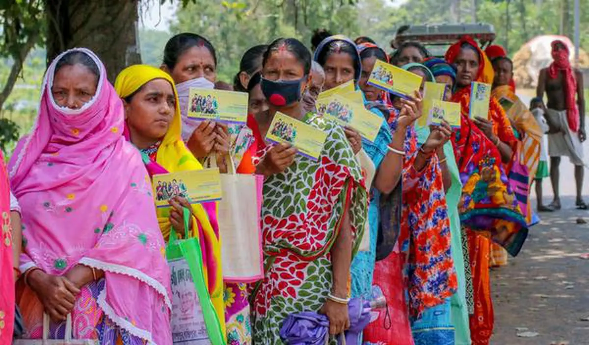  Women stand in a queue outside a bank to withdraw cash under the Pradhan Mantri Jan Dhan Yojana(File Photo)
