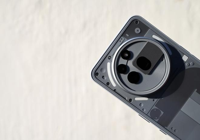 The Nothing Phone (3a) Pro features a triple-camera setup at the rear. There’s a 50 MP primary lens, a 50 MP telephoto lens, and an 8 MP ultra-wide lens. The Nothing Phone (3a) Pro features a triple-camera setup at the rear. There’s a 50 MP primary lens, a 50 MP telephoto lens, and an 8 MP ultra-wide lens.