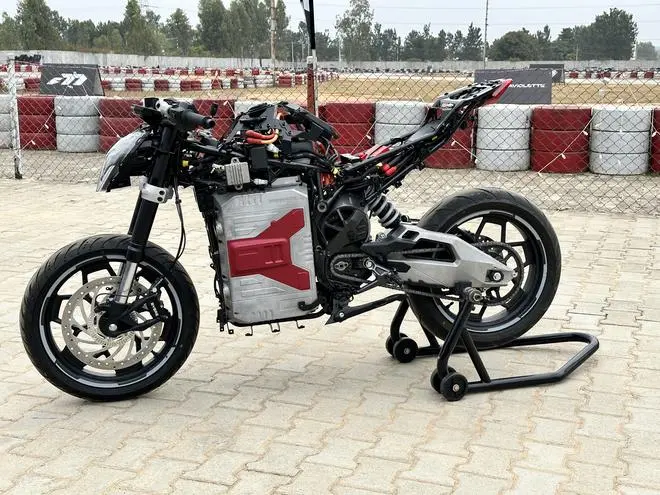 The F77’s battery pack, featuring an aluminium enclosure, has over 500 cells, and the chemistry is NMC (Nickel Manganese Cobalt) The F77’s battery pack, featuring an aluminium enclosure, has over 500 cells, and the chemistry is NMC (Nickel Manganese Cobalt)