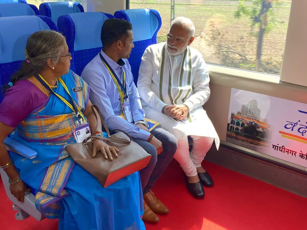 After the inauguration of the service, Prime Minister Narendra Modi has interacted with railway staff, women entrepreneurs and other passengers | Source: Gujarat CM Twitter handle