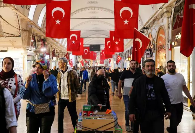 People shop at Grand Bazaar in Istanbul, Turkey, November 4, 2022. REUTERS