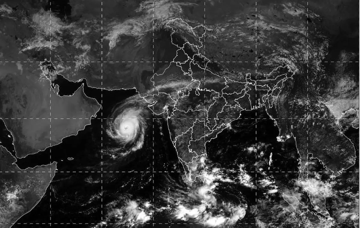 The weakening ‘Kyarr’ would be steered East-North-East towards the Karachi coast in Pakistan or North Gujarat coast by an entourage of the next western disturbance rushing in from the opposite direction.
