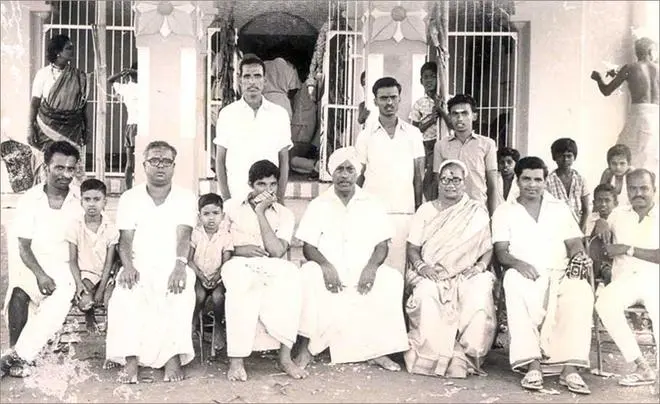Sir Thalappakati with his family Sir Thalappakati with his family