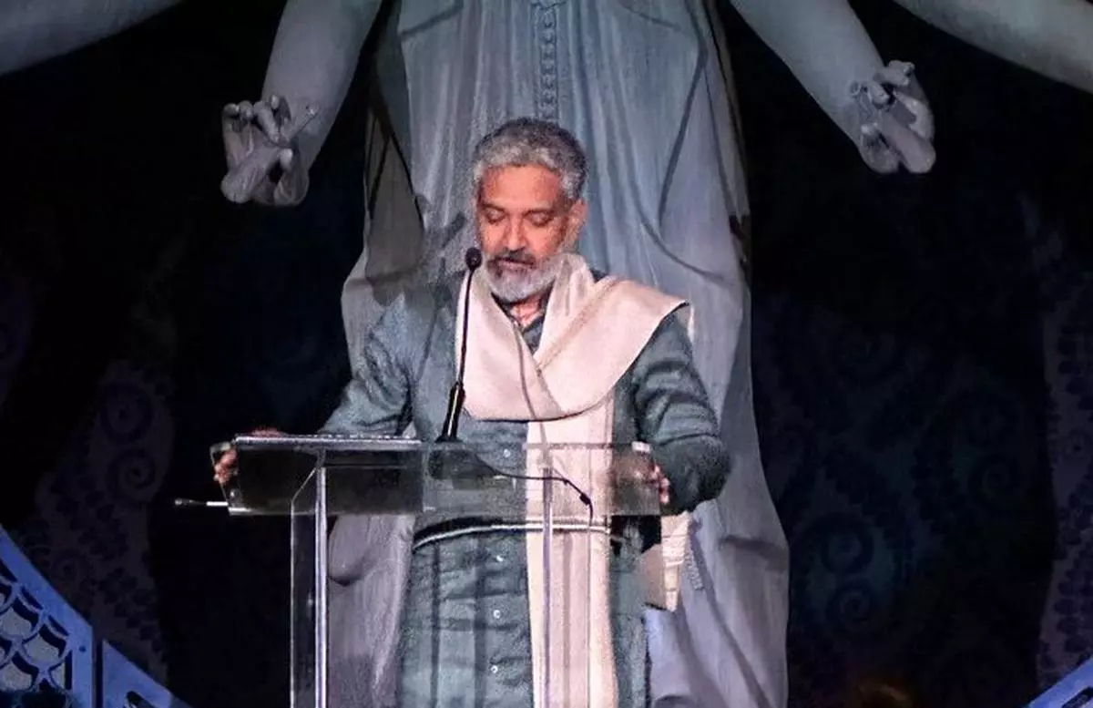 Rajamouli giving his acceptance speech after receiving the New York Film Critics Circle Award in the Best Director category