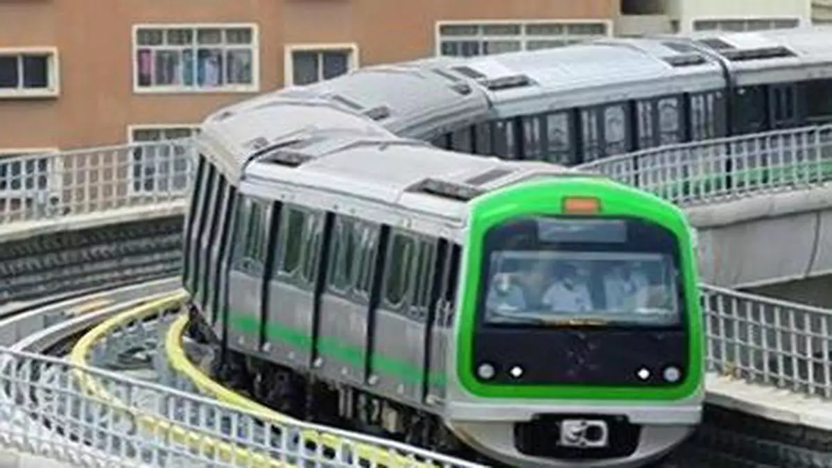 airport road metro station to terminal 2 rickshaw fare