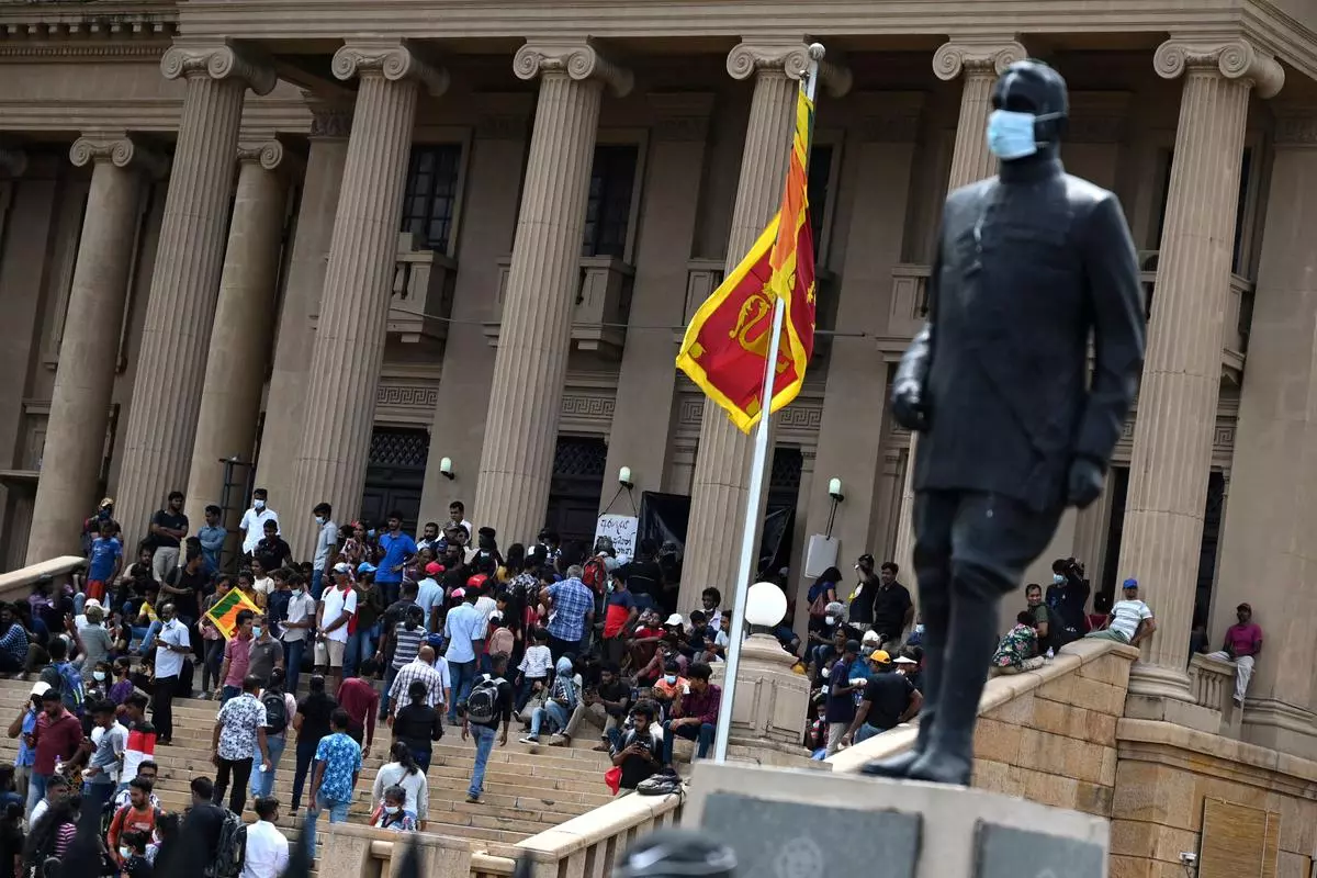 People crowd at presidential secretariat in Colombo on July 10, 2022, a day after it was overrun by anti-government protestors