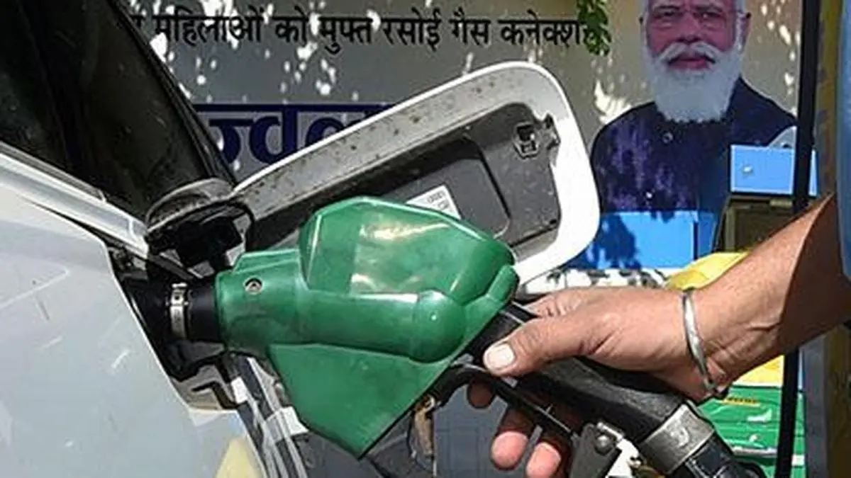 Oil firms incur ₹24/litre loss on petrol, ₹104 on diesel as crude crosses $100; govt keeps pump prices steady
