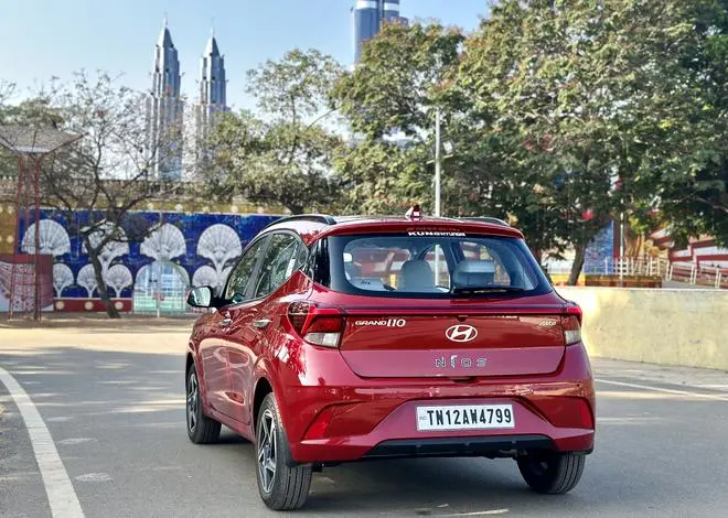 The rear fender has also been reprofiled and delivers some more of the width perception that the new tail-lamps are meant to The rear fender has also been reprofiled and delivers some more of the width perception that the new tail-lamps are meant to