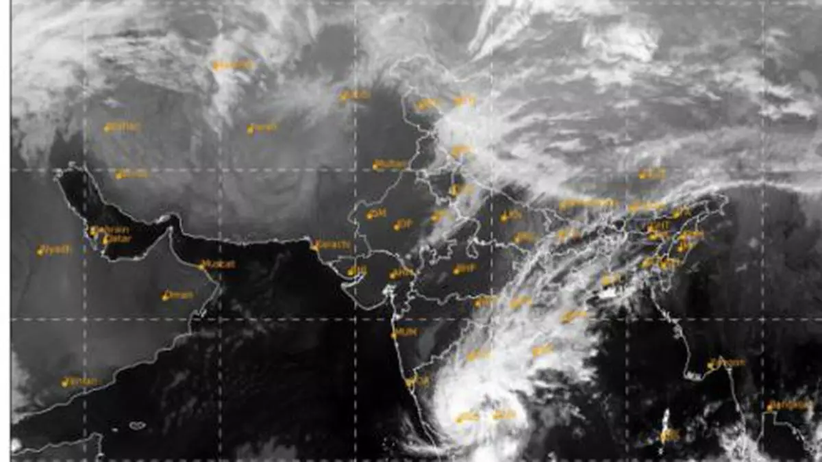 Nivar Crosses Coast Near Puducherry, Weakens Into Severe Cyclonic Storm ...