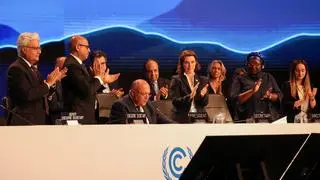Delegates applauds as COP27 President Sameh Shoukry delivers a statement during the closing plenary at the COP27 climate summit in Red Sea resort of Sharm el-Sheikh, Egypt, November 20, 2022. REUTERS Delegates applauds as COP27 President Sameh Shoukry delivers a statement during the closing plenary at the COP27 climate summit in Red Sea resort of Sharm el-Sheikh, Egypt, November 20, 2022. REUTERS