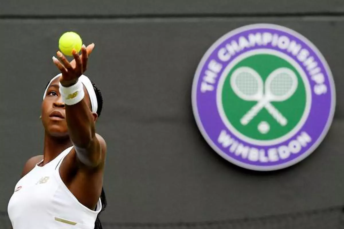 Gauff, just 15, shocks 5-time champ Venus, 39, at Wimbledon