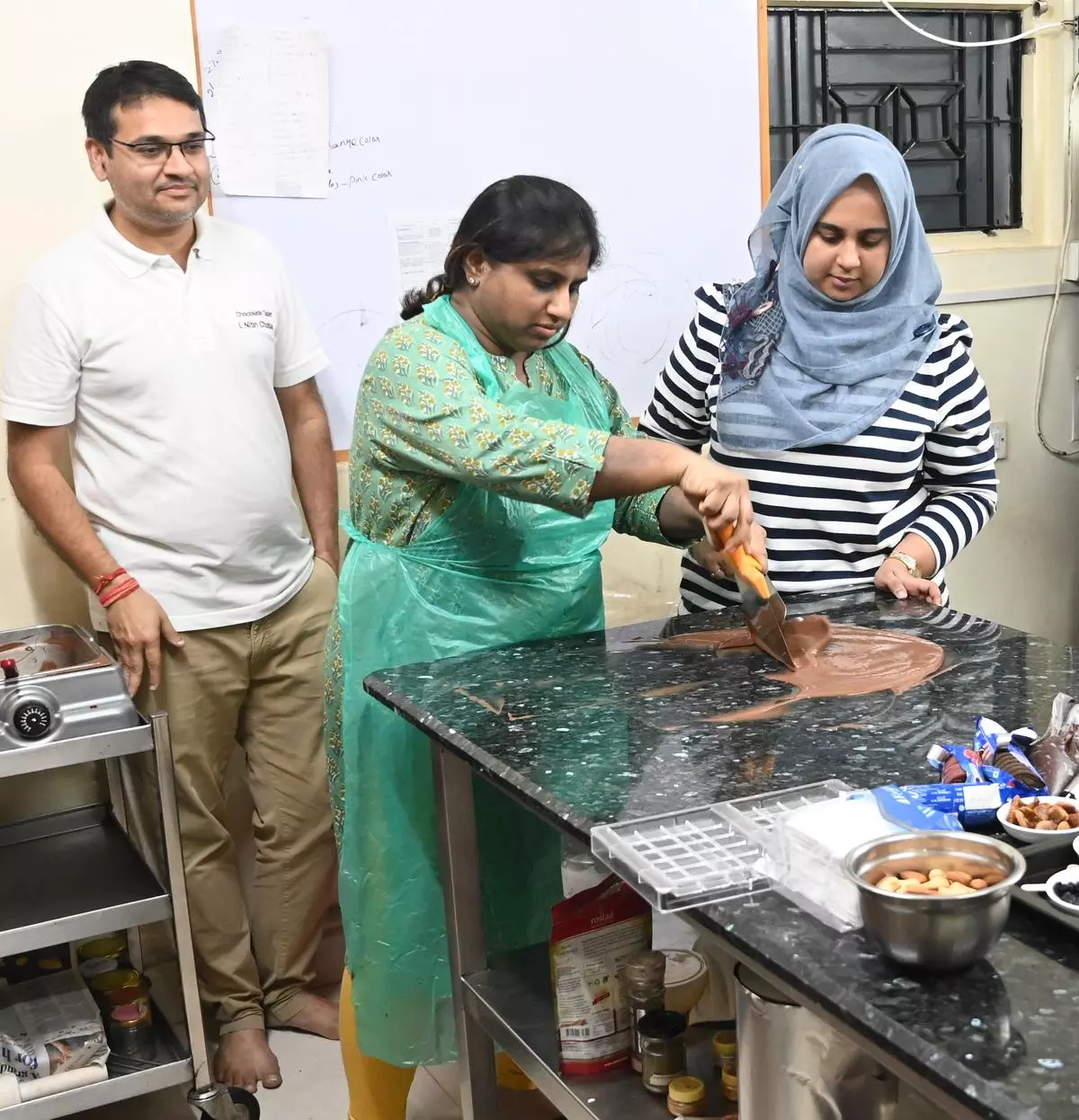 (L-R) Nitin Chordia and Poonam Chordia are in a training session with an aspiring chocolate entrepreneur