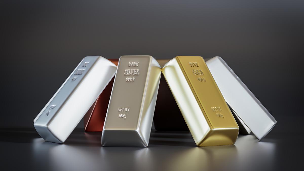 Bullion Cues: Gold stable, silver weak