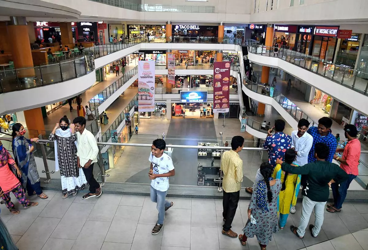People flock to malls which were opened following the relaxation of restrictions by the government in Vijayawada (GIRI KVS/The Hindu)