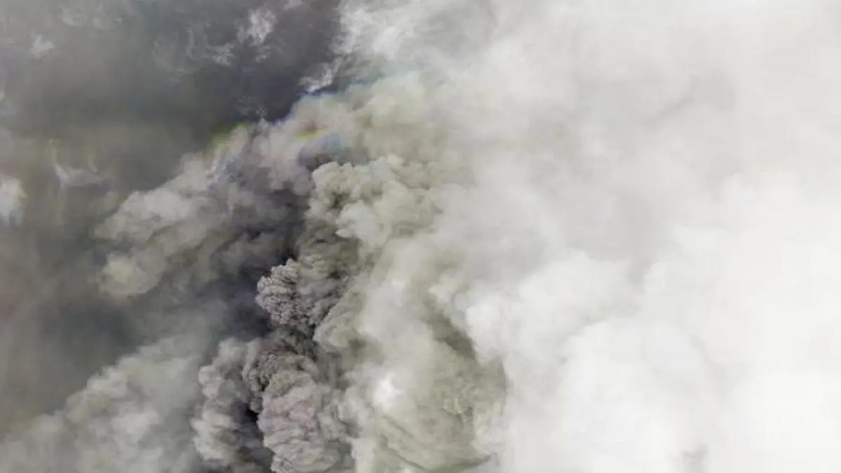 'Huge' explosion rocks St. Vincent as volcano keeps erupting - The ...