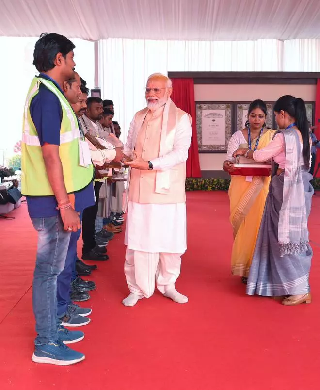 PM Modi felicitated the workers responsible for building the new Parliament (PIC: PIB)