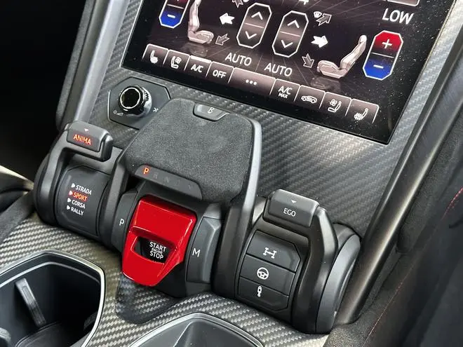 The Urus Performante gets a few changes to aid its performance off-road. The addition of a “Rally Mode” is one The Urus Performante gets a few changes to aid its performance off-road. The addition of a “Rally Mode” is one