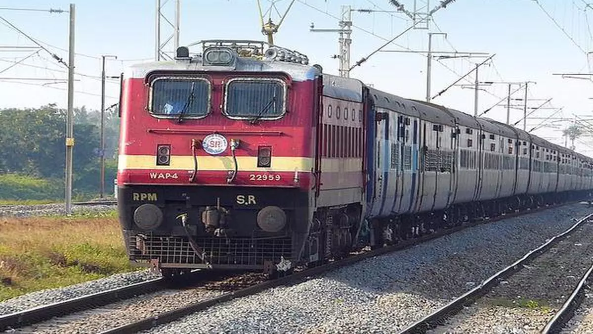कुड़मी समाज के आंदोलन के कारण आज और भी 84 ट्रेनें हुई रद्द, किया गया डायवर्ट- Today 84 more trains were canceled and diverted due to the movement of Kudmi Samaj