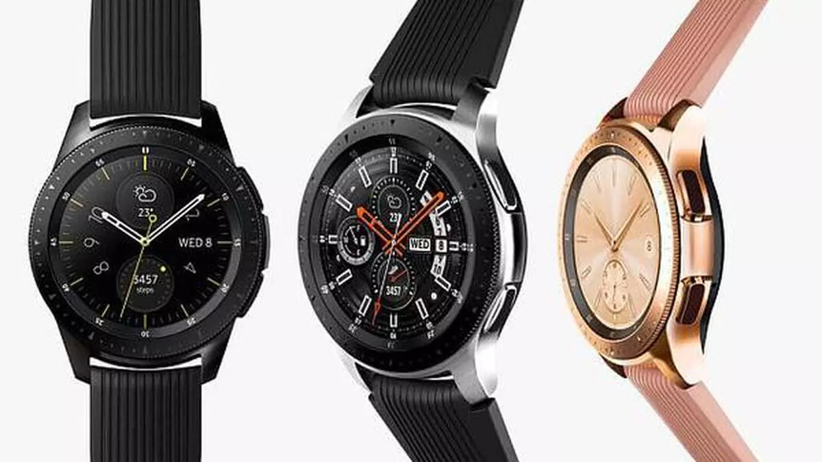 Samsung Galaxy Watch: Samsung Galaxy Watch - một sự lựa chọn thông minh cho thế giới sống động của bạn. Với đa dạng tính năng như đo nhịp tim, đếm bước chân, điều khiển nhạc và nhiều khả năng kết nối thông minh, chiếc đồng hồ này sẽ mang đến cho bạn một trải nghiệm đầy thú vị.