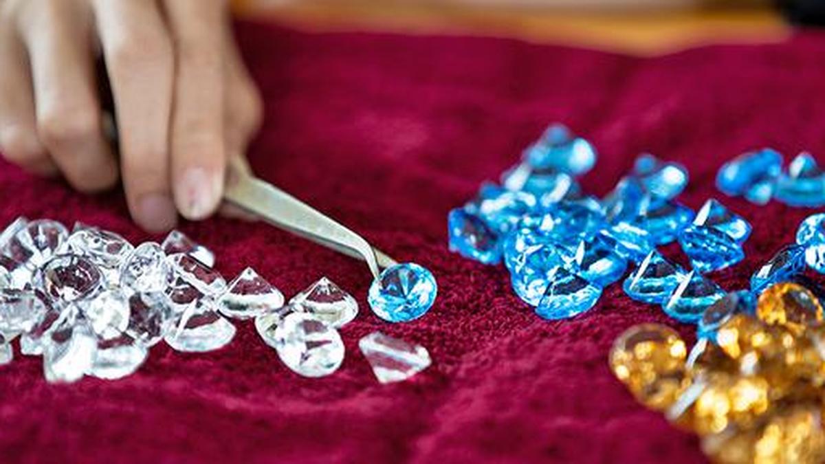 Gems, jewellery exports fall 9% in April on weak demand
