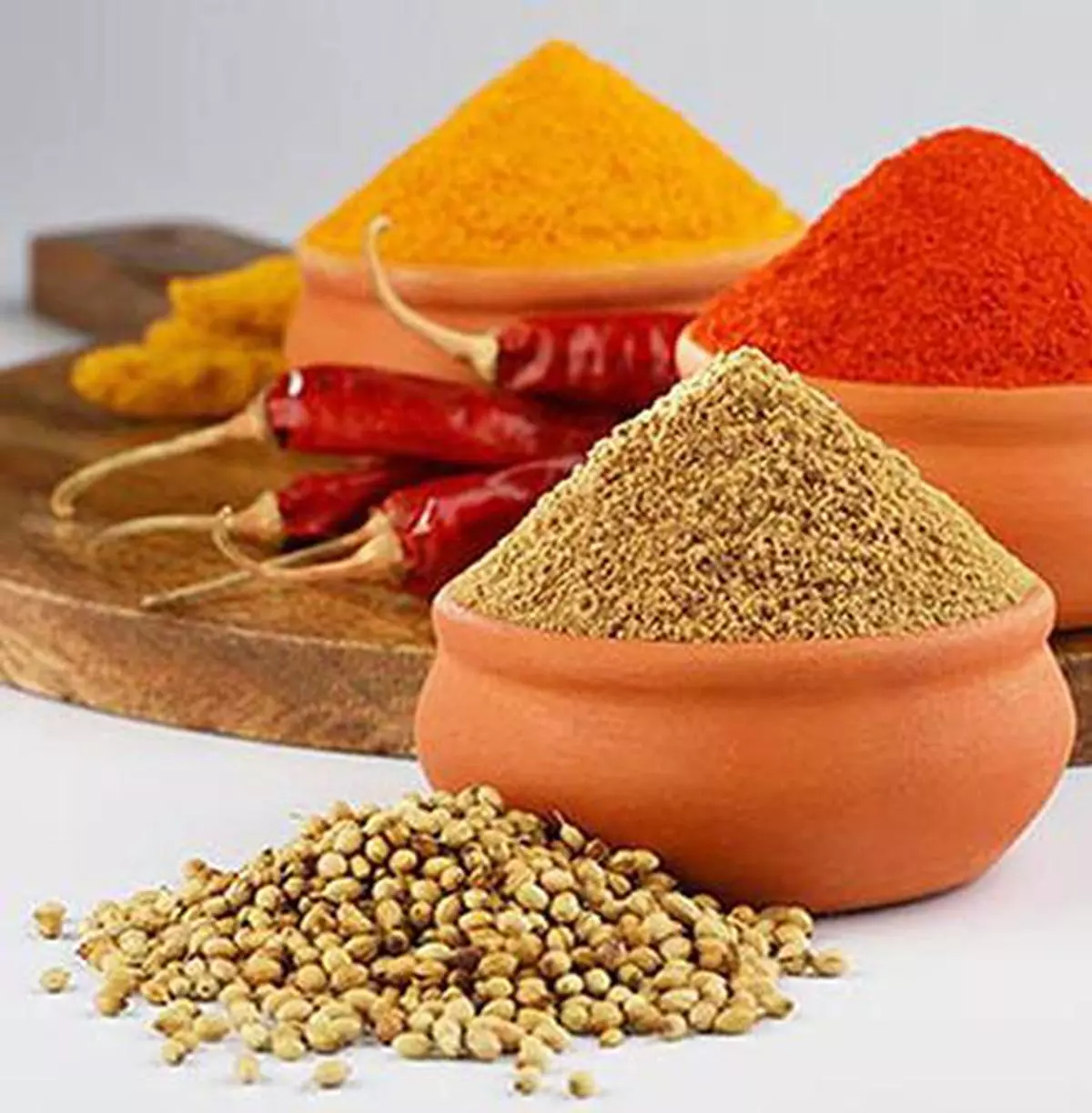 De export van Indiase specerijen stijgt in april-mei en de verzendingen van pepers stijgen met 33%