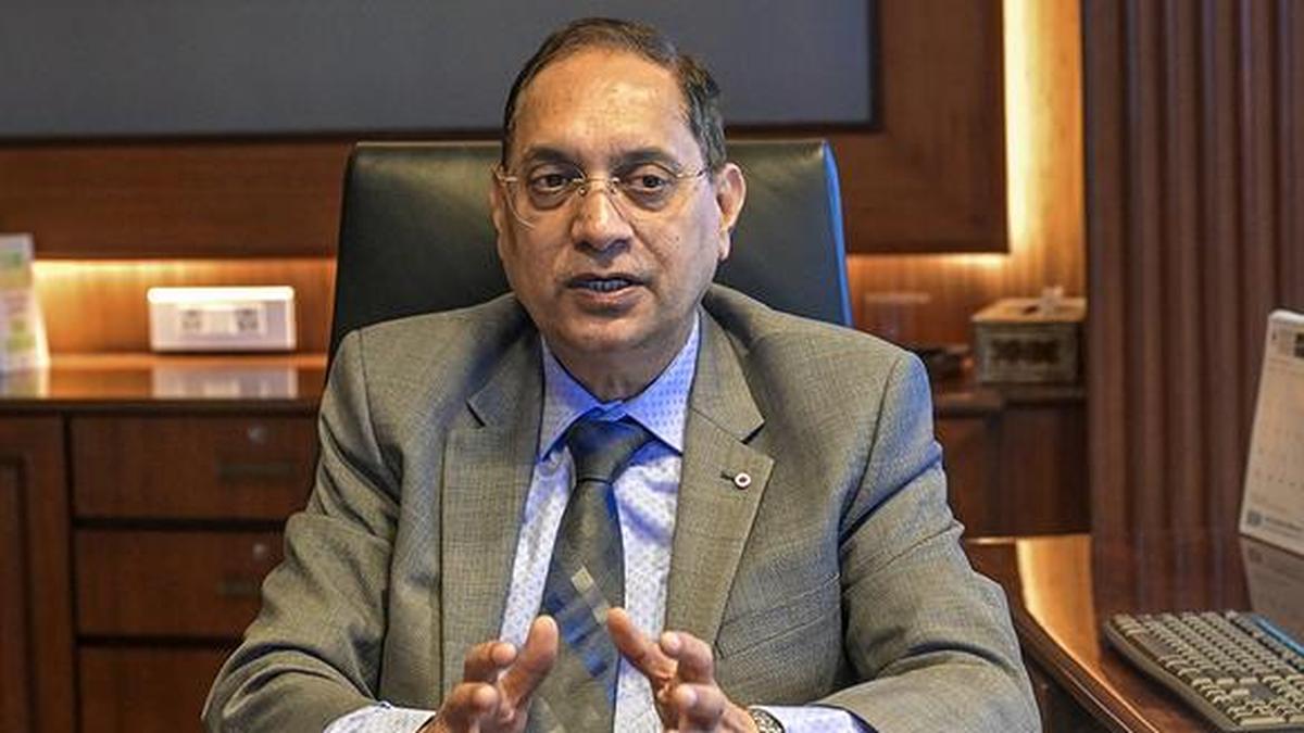 Independent directors should adopt 'constructive approach' in discharge of duties: SEBI