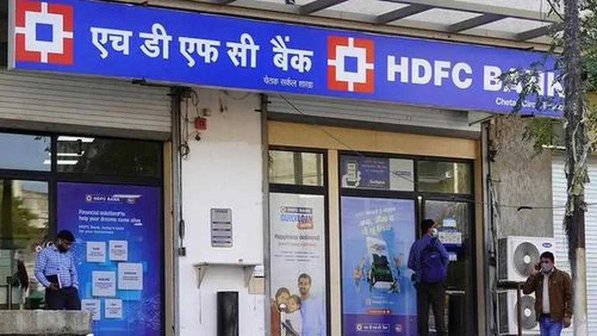 HDFC Bank shares fall 2.2% after report alleges illegal payments to attract deposits 