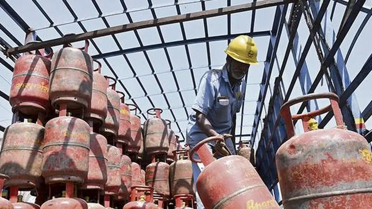 Gujarat targets 50,000 new PNG connections in 10 days, steps up LPG supply