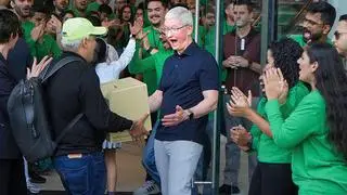 (from top left) An elated Tim Cook meets an Apple fan with a Macintosh from the 90s; visitors wait outside the first Apple flagship store in Mumbai; visitors check out products inside the store EMMANUAL YOGINI (from top left) An elated Tim Cook meets an Apple fan with a Macintosh from the 90s; visitors wait outside the first Apple flagship store in Mumbai; visitors check out products inside the store EMMANUAL YOGINI
